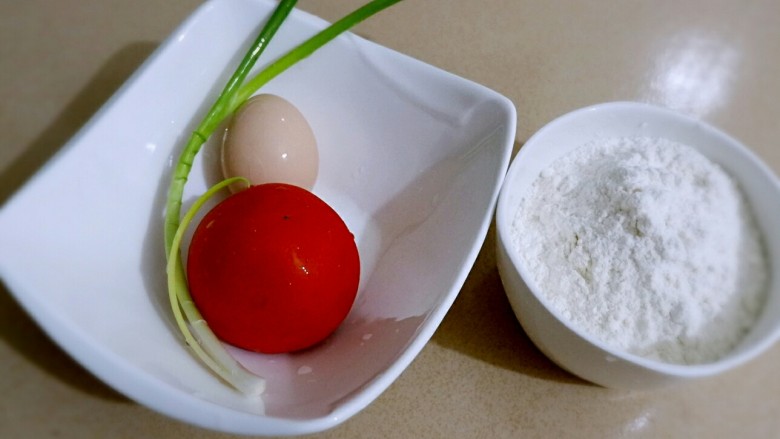 宝宝辅食  番茄鸡蛋疙瘩汤,食材洗净备用