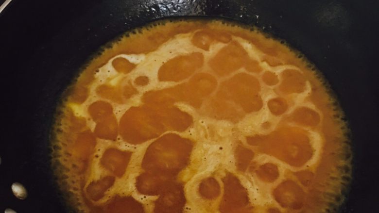 黄金虾,烧制一会，把咖喱烧制融化，汁水变稠即可