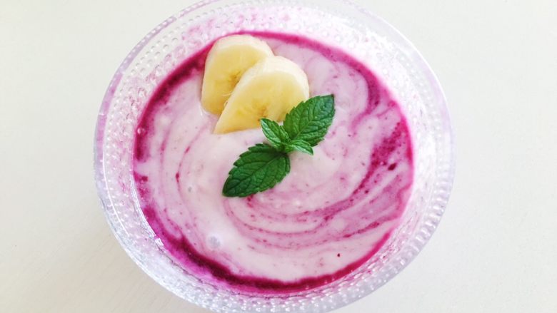 自制酸奶（酸奶机版）,#蓝莓酱香蕉酸奶#酸奶与香蕉的完美结合 你可以试试