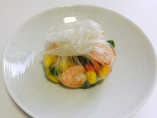 🌹鱼籽酱春卷🌹,玉米 豌豆 虾仁