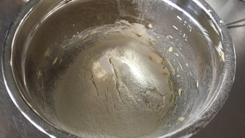 曲奇蛋挞,筛入低粉和奶粉