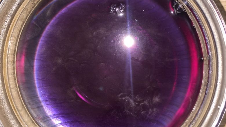 紫水晶葡萄,把锅里面的紫甘蓝水倒出来