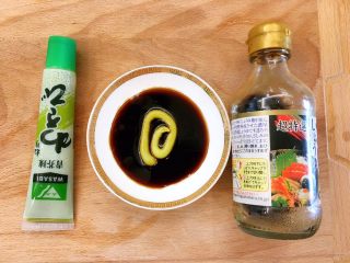 冰镇芥末秋葵,用寿司酱油（因为带点甜味的）芥末