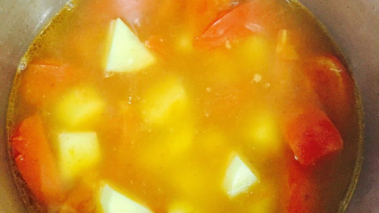 无法抵抗的诱惑——无油版番茄牛肉汤,下土豆块继续煮两分钟