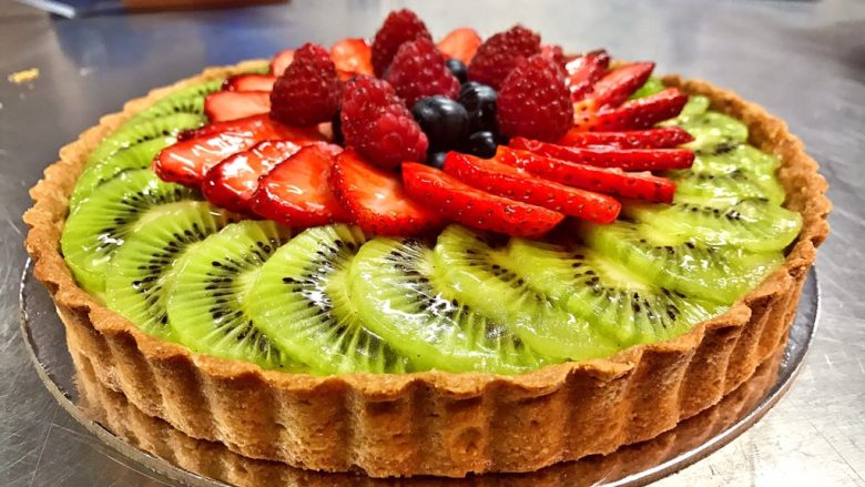 法式水果挞 Fruit Flan,按照这方子，大家就能做得跟蛋糕店里卖得一样漂亮的挞啦啦啦！