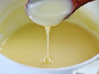 牛奶抹茶酱,约15-20分钟后呈炼乳的粘稠状态