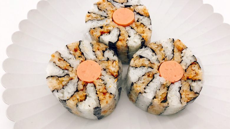 木鱼花香松花朵寿司,再来一张。