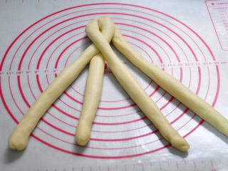 酸奶辫子面包,“4”过“2”，“1”过“2”（如图所示）。