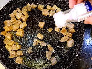 #食二星座#黑椒牛肉粒—原汁原味的美味,撒入海盐
