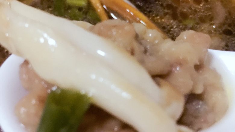 蘑菇酥肉汤,味道极其鲜美快试试吧健康又营养