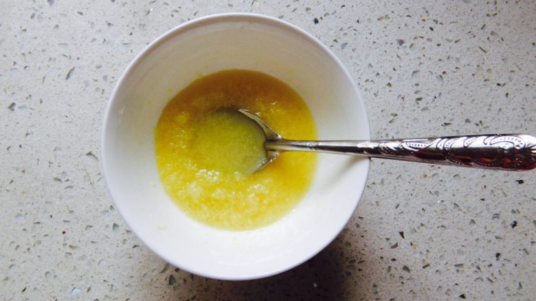 赛蟹鲜之炒滑蛋,这是备好了的生姜汤汁。