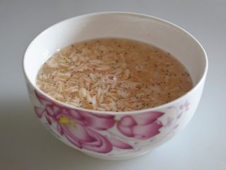 海米冬瓜汤,海米用清水洗冲洗一下，捞出备用