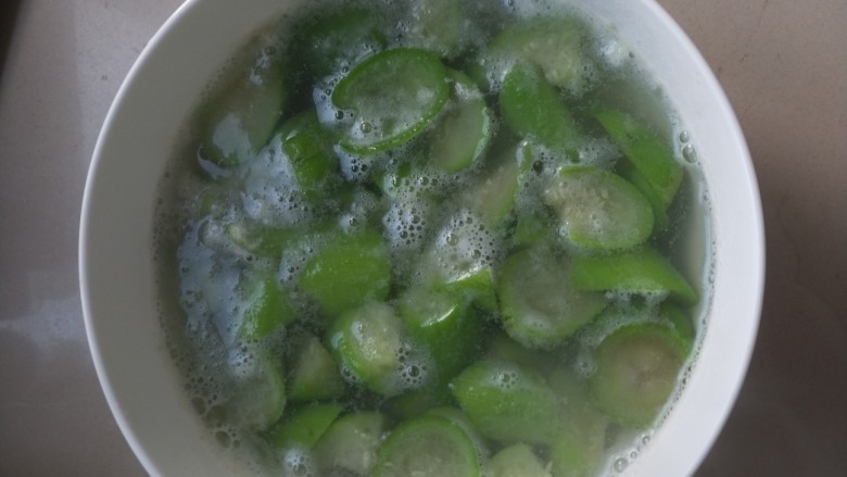 白水农家丝瓜,什么调料也不放，汤喝着是甜的，原汁原味