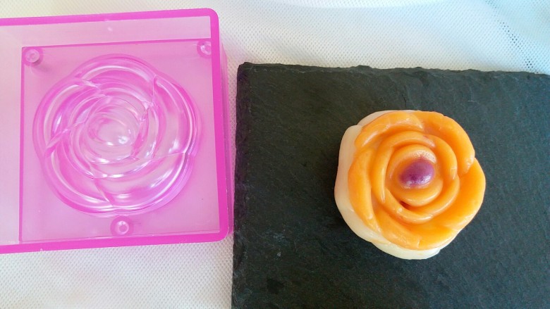 冰皮月饼（零色素）,玫瑰形状的冰皮月饼