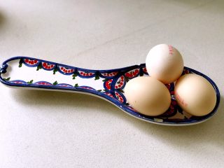 青青的素味早餐,煮醪糟的時候就可以准備做厚蛋燒了。