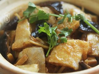 豆腐鱼腩煲,习惯性来张特写，诱惑下亲们的味觉！