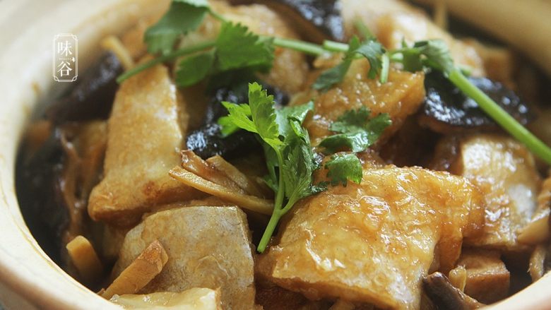 豆腐鱼腩煲,习惯性来张特写，诱惑下亲们的味觉！