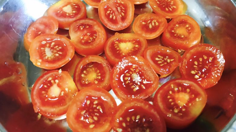 西红柿干,平铺一层在盘中