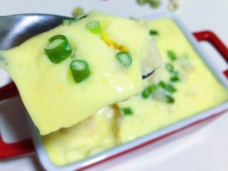 鲜虾豆腐蒸水蛋,这样蒸出来的水蛋滑嫩无比～大人食用的话可以淋上少许酱汁