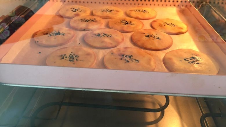 自制旺旺煎饼,放入烤箱继续烤130度15分钟。