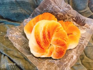 椰香四溢的软绵绵椰蓉面包,不论是下午茶还是早餐都是非常棒的选择！