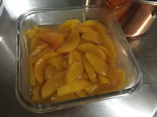 黃桃杏仁塔,也可放入冰箱中冷藏，隨用隨取