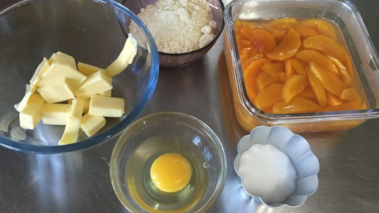 黄桃杏仁塔,杏仁馅的做法也很简单