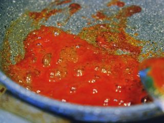 Meatloaf进阶版
（让同事流口水的带饭利器1）,要是勤快的话 可以把烤盘里那些被逼出的牛肉汤汁加上番茄酱辣椒酱进锅里熬成汁水