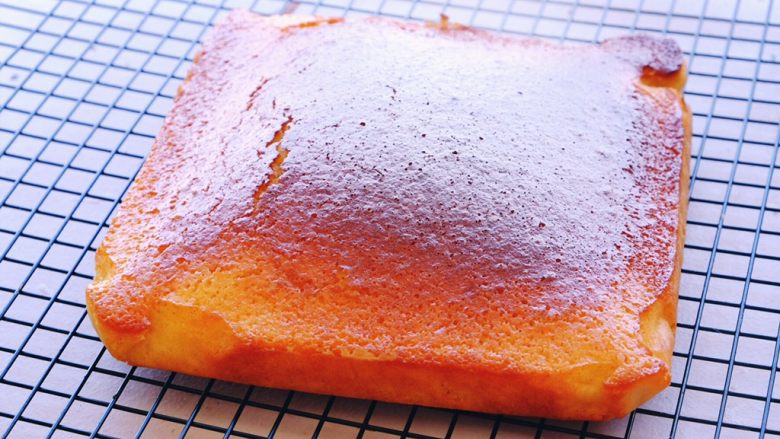 土澳人民爱吃的甜品2
——层次丰富的Trifle蛋糕,10分钟后拿出松糕 明显的感觉出与平时蛋糕的差异 这个真是非常的敦厚啊