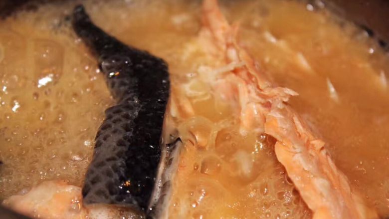日式鲑鱼松,沸腾之后再煮7、8分钟。
