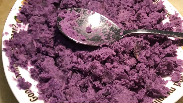 紫薯苦瓜圈（减脂餐）,加热到能像图中这样压成泥的状态，切的厚就多叮一到两分钟