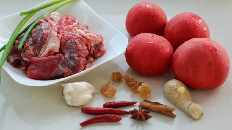 西红柿炖牛肉,准备好所需食材