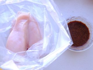 秘制異國風味雞胸肉腌料&絕佳搭配
（減肥必備）,如上一個方子一樣 準備封口袋 放入雞胸肉