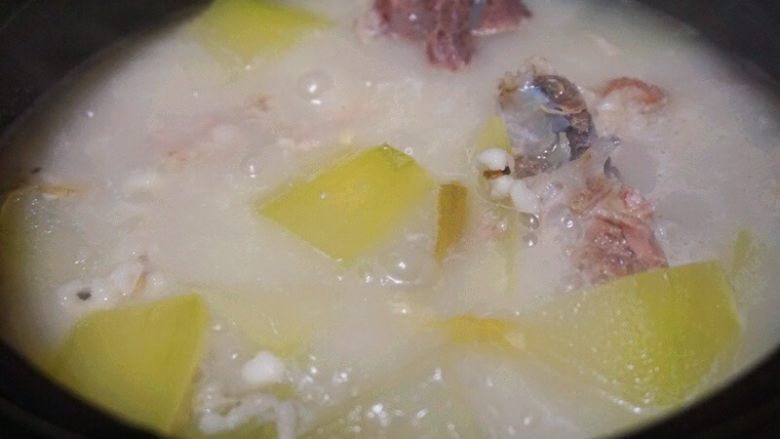 排骨冬瓜薏仁汤,等到冬瓜煮熟了就可以关火了，全程大概1.5-2个小时，这时候汤已经变白了