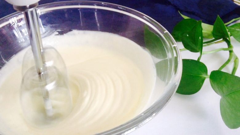 抹茶乳酪芝士,适量奶油加入少量糖粉打发至纹路清晰