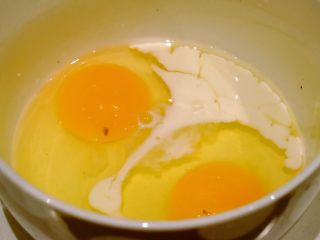 秘制異國風味雞胸肉腌料&絕佳搭配
（減肥必備）,此時將雞蛋加少量牛奶或奶油 攪打均勻 加少許鹽