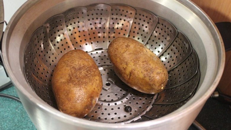土豆方块,土豆水煮或蒸好
