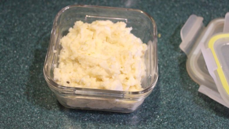 土豆方块,如果家中有剩下的土豆泥沙拉，也可直接使用，味道更为丰富。