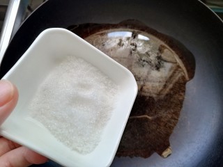 茄汁豆腐,另起锅热油，倒入细砂糖融化