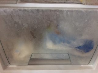 超简易红豆酸奶冰棒,入冰箱底层冷冻柜，冷冻4小时以上就定型了