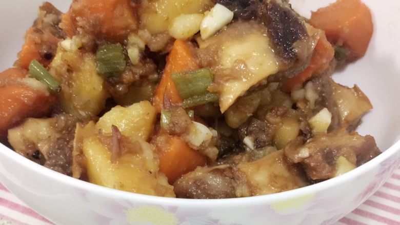 牛肉胡萝卜炖土豆,完美极啦