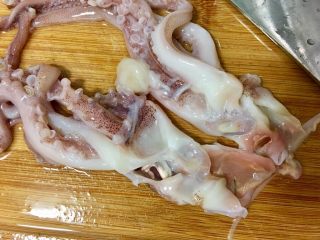 醬燒魷魚,魷魚頭的部分由魷魚嘴的部位對切
