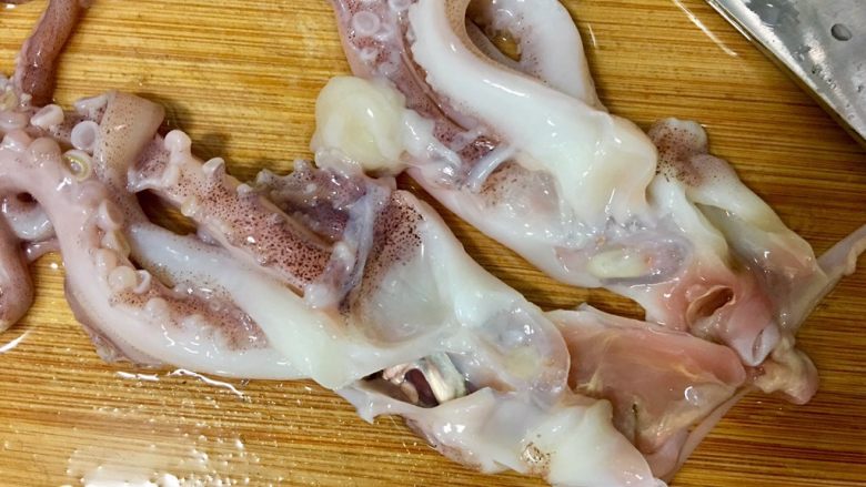 醬燒魷魚,魷魚頭的部分由魷魚嘴的部位對切
