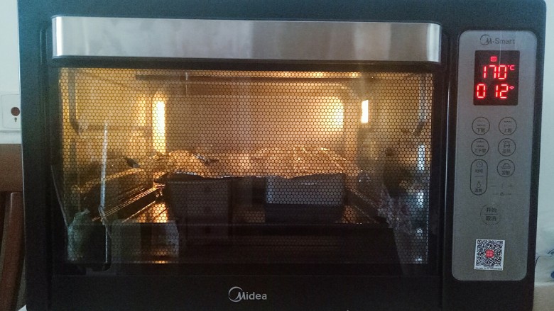辫子面包,烤箱预热5分钟，170度30分钟左右（中途上色加盖锡纸，避免上色太深）