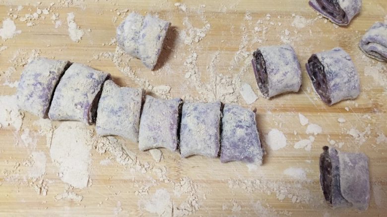 紫薯糯米糕,切段，完成