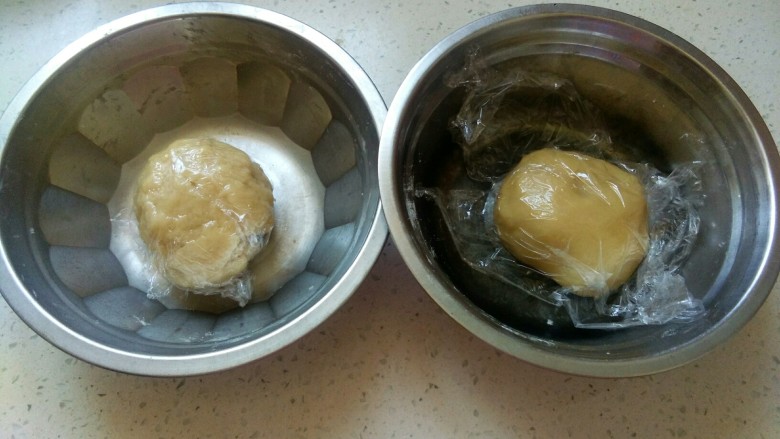 红豆酥,最后两个面团放冰箱冷藏30分钟