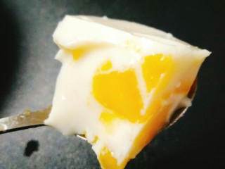 芒果椰奶冻,最后出来成品，是不是很美丽啊。