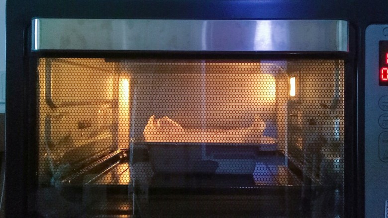百香果磅蛋糕,烤箱170度预热5分钟，烘烤35分钟
