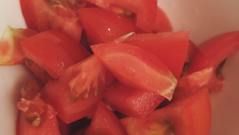 开胃番茄米豆腐,西红柿切块