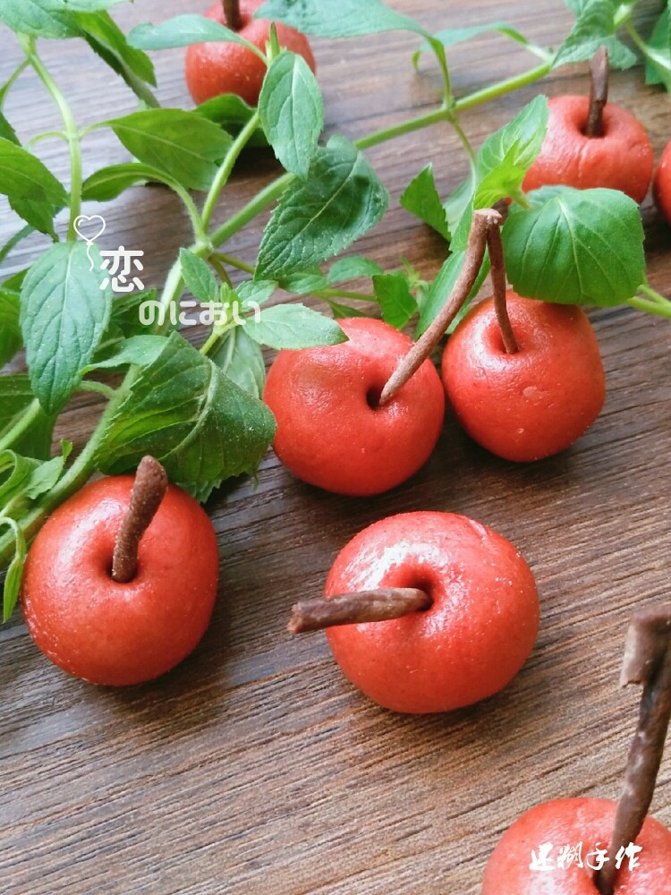 青苹果馒头,做成mini版，加红曲粉做成了就是山楂果了